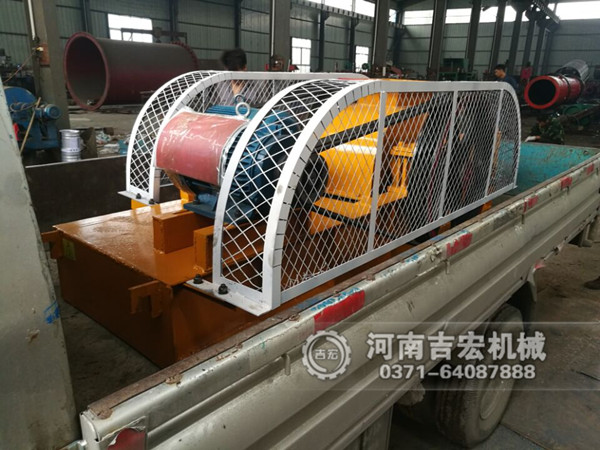 200×450對(duì)輥破碎機(jī)發(fā)往貴州