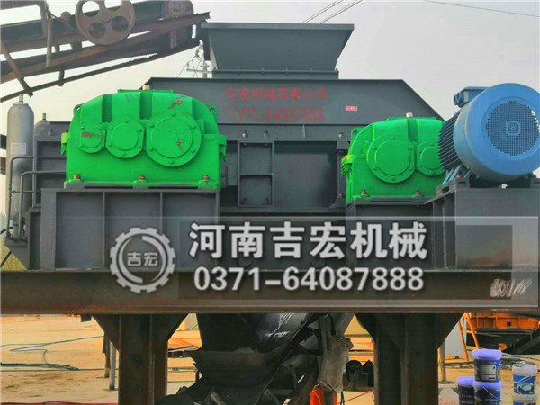 液壓對(duì)輥粉碎機(jī)工程案例現(xiàn)場(chǎng)