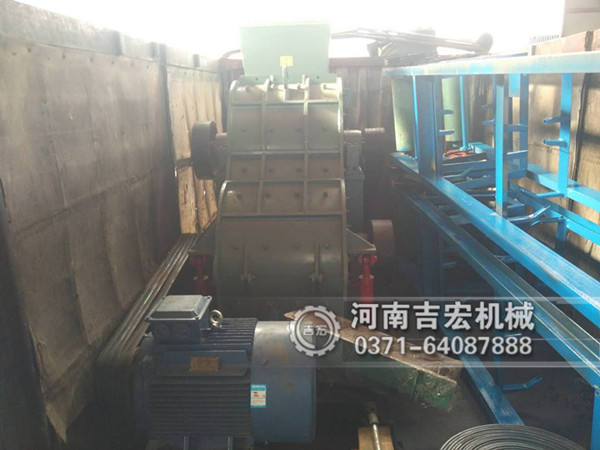 磚廠煤矸石粉碎機生產線設備發(fā)貨現場