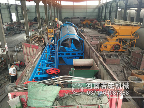 磚廠煤矸石粉碎機生產線設備發(fā)貨現場