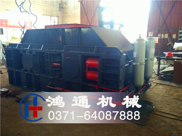 1500×800液壓對輥破碎機一天能產(chǎn)多少方砂子！