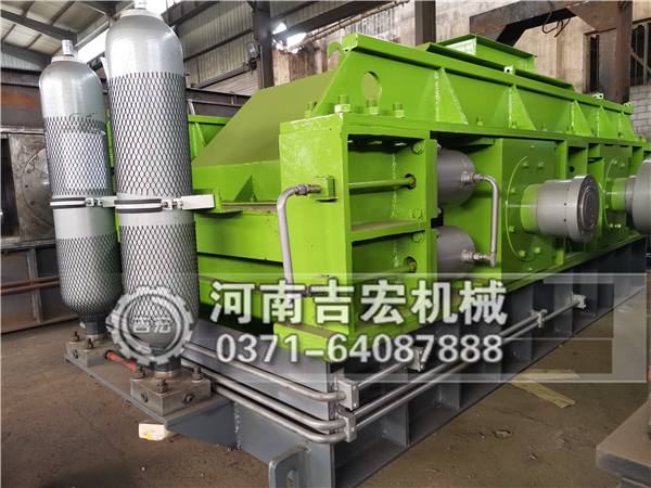 花崗巖制沙設備為什么要選用液壓雙輥破碎機！