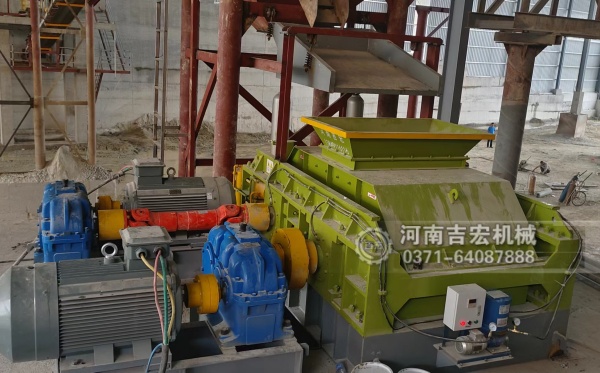 含粉率少粒型好的制砂機推薦使用對輥制砂機！