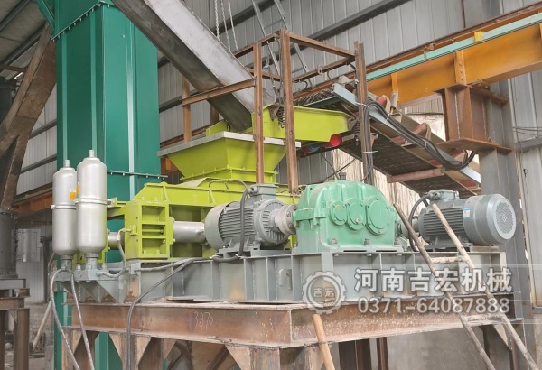 吉宏機(jī)械對(duì)輥制砂機(jī)：高耐磨輥皮+液壓調(diào)節(jié)，破碎效率提升30%！