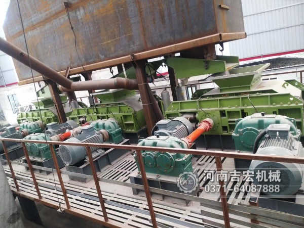 液壓對輥制砂機：全液壓控制,強力擠壓,從源頭實現(xiàn)低返料、高效益!